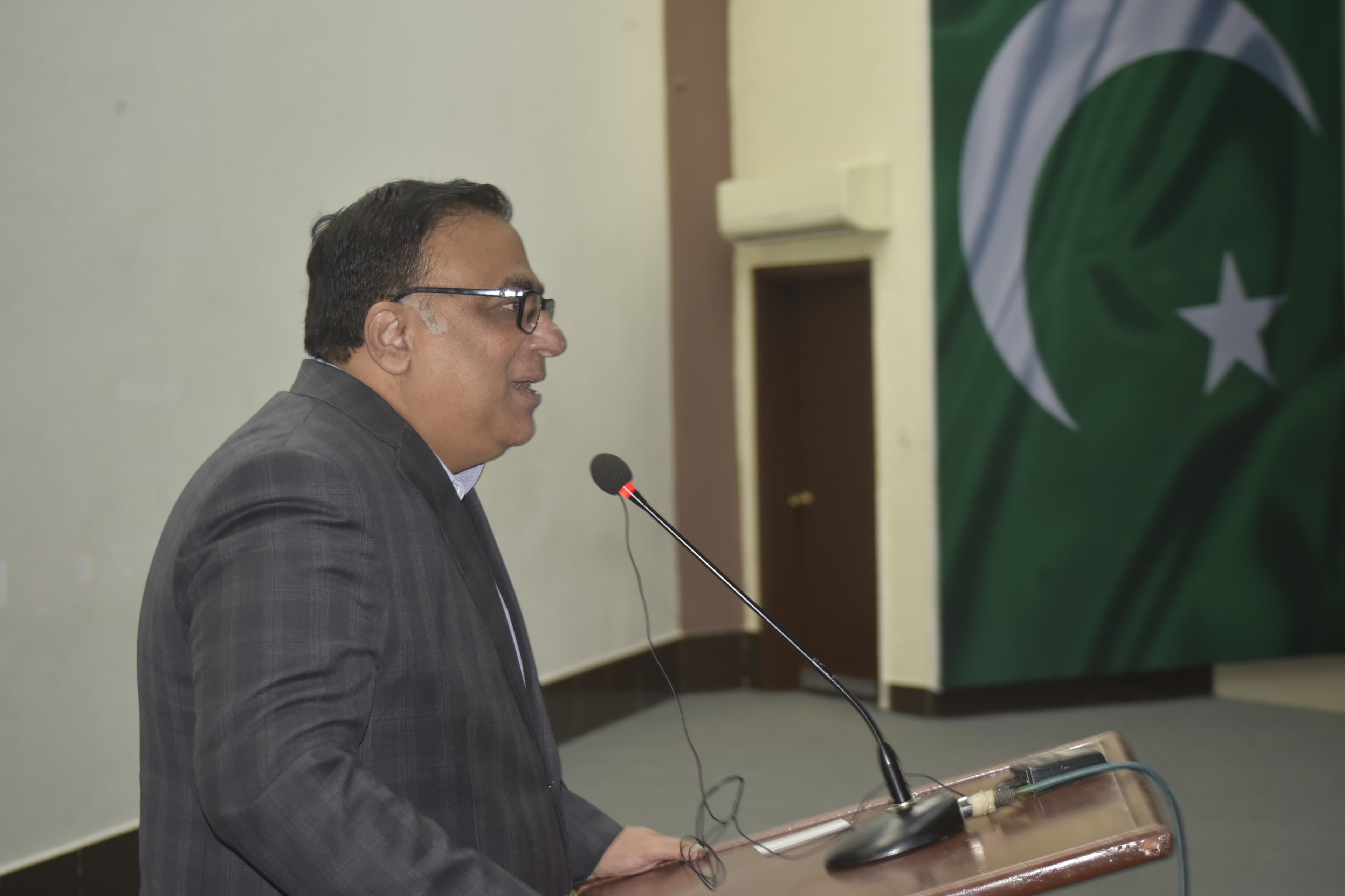 President launching the PIAIC website.